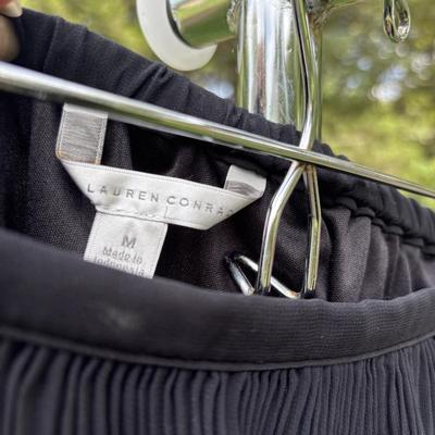 LOT 89: Ladies Clothing: Styles & Sizes Vary