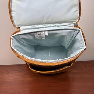 LOT 91: Thirty-One Sling Bag Cooler, Backpack Cooler & Animal Shaped Snack Bags