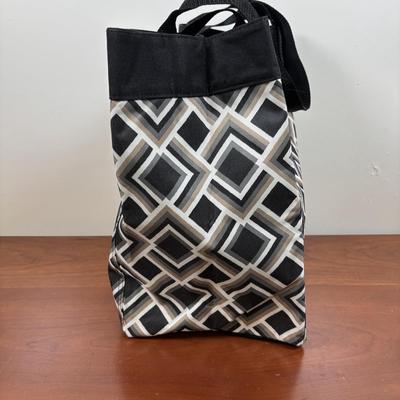 LOT 102: Thirty-One Tote Bag, Cooler Bag, Foldaway Unicorn Tote & Monogrammed Crossbody Bag