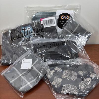 LOT 104: Set of (6) Thirty-One Bags