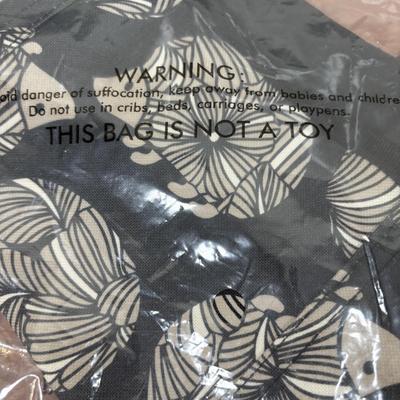 LOT 104: Set of (6) Thirty-One Bags