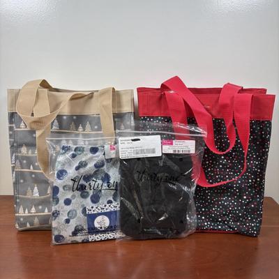 LOT 106: Thirty-One Christmas Storage Totes, Wristlet & Canvas Gift Bag