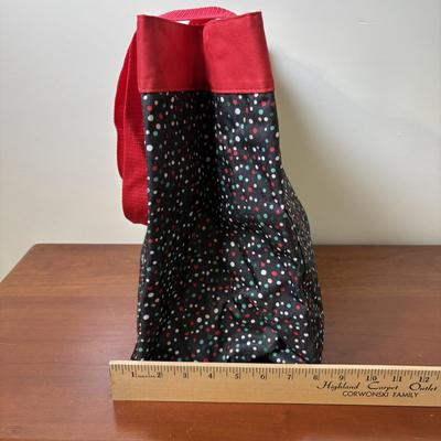 LOT 106: Thirty-One Christmas Storage Totes, Wristlet & Canvas Gift Bag