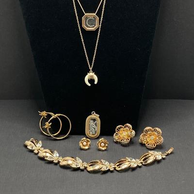 LOT 115: Vintage Gold Tone Jewelry - Trifari, Avon and More