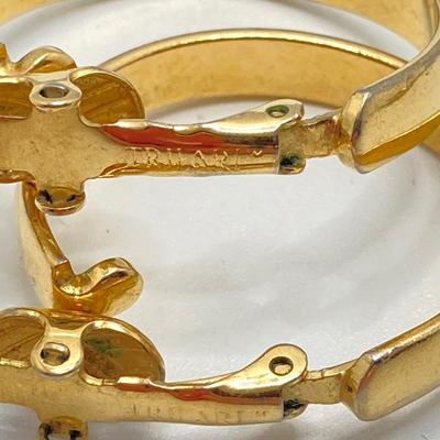 LOT 115: Vintage Gold Tone Jewelry - Trifari, Avon and More