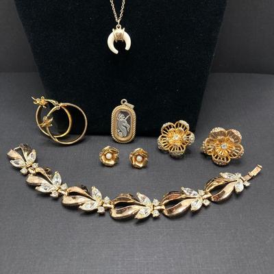 LOT 115: Vintage Gold Tone Jewelry - Trifari, Avon and More