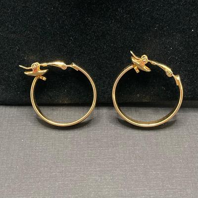 LOT 115: Vintage Gold Tone Jewelry - Trifari, Avon and More