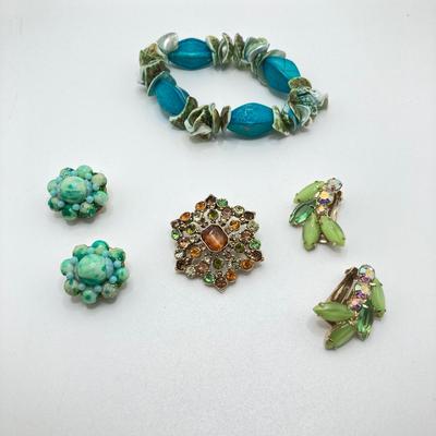 LOT 118: Vintage Earrings and Brooches - Art, Mjent, Ellen Designs, W Germany and More