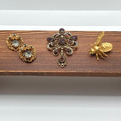 LOT 118: Vintage Earrings and Brooches - Art, Mjent, Ellen Designs, W Germany and More