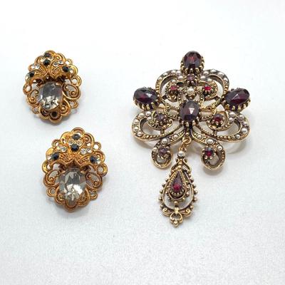 LOT 118: Vintage Earrings and Brooches - Art, Mjent, Ellen Designs, W Germany and More