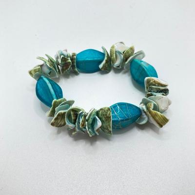 LOT 118: Vintage Earrings and Brooches - Art, Mjent, Ellen Designs, W Germany and More