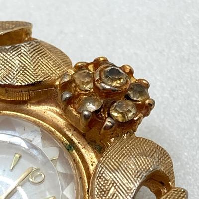 LOT 123: Vintage Watches - Swiss and More (Gruen, Lousanne, Heritagae, Geneva and Nelson)