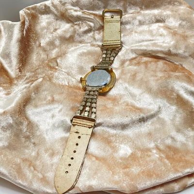 LOT 123: Vintage Watches - Swiss and More (Gruen, Lousanne, Heritagae, Geneva and Nelson)