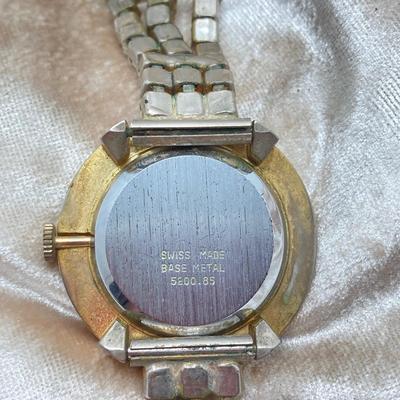 LOT 123: Vintage Watches - Swiss and More (Gruen, Lousanne, Heritagae, Geneva and Nelson)