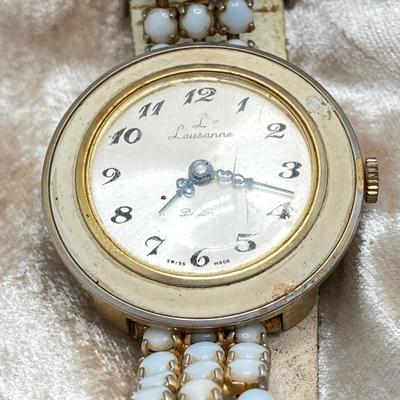 LOT 123: Vintage Watches - Swiss and More (Gruen, Lousanne, Heritagae, Geneva and Nelson)