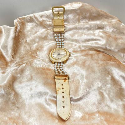 LOT 123: Vintage Watches - Swiss and More (Gruen, Lousanne, Heritagae, Geneva and Nelson)