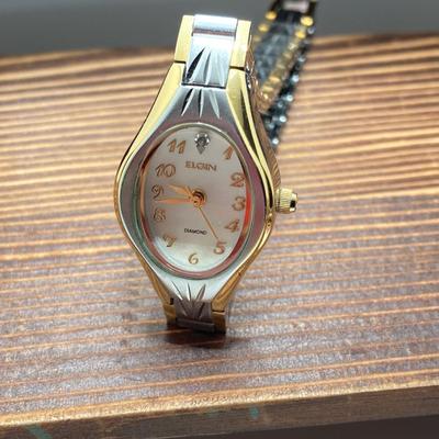 LOT 128: Vintage Novelty Watches / Clocks - Howdy Doody 40th Anniversary, Cinderella, Elgin Frog and More