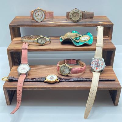 LOT 128: Vintage Novelty Watches / Clocks - Howdy Doody 40th Anniversary, Cinderella, Elgin Frog and More