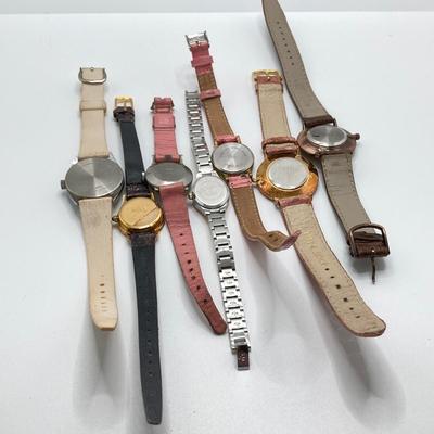 LOT 128: Vintage Novelty Watches / Clocks - Howdy Doody 40th Anniversary, Cinderella, Elgin Frog and More