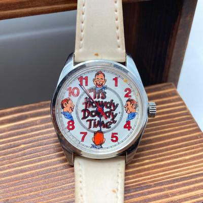 LOT 128: Vintage Novelty Watches / Clocks - Howdy Doody 40th Anniversary, Cinderella, Elgin Frog and More
