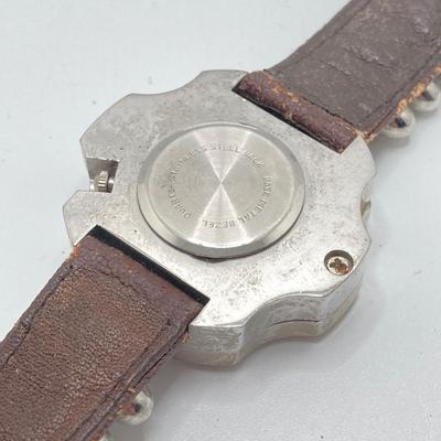 LOT 129: Vintage Watches - Shark, Python 357 Mag, Benrus, Rawlings and More