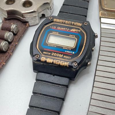 LOT 129: Vintage Watches - Shark, Python 357 Mag, Benrus, Rawlings and More