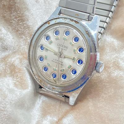 LOT 131: Vintage Swiss Watches - Lucerne and Onsa