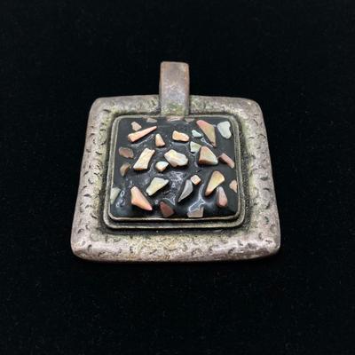 LOT 134: Silver Tone Pendant Necklaces / Chains