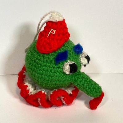 LOT 146: Vintage Philadelphia Phillies Collection - Youth Tackle Twill Jim Thome #25 T-Shirt, Crocheted Phanatic, Italian Baseball Cap,...