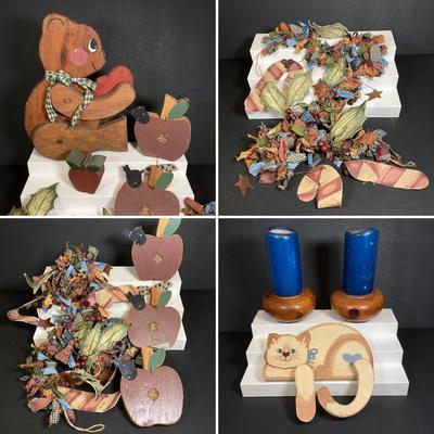 LOT 152: Vintage Country Decor / MCM Wood Collection