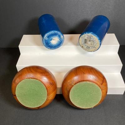 LOT 152: Vintage Country Decor / MCM Wood Collection