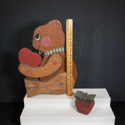 LOT 152: Vintage Country Decor / MCM Wood Collection
