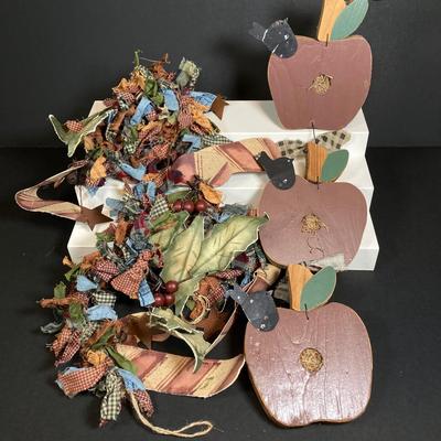 LOT 152: Vintage Country Decor / MCM Wood Collection