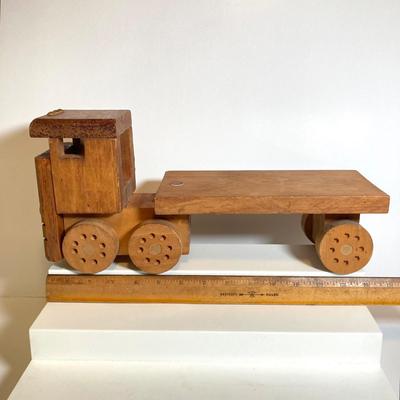 LOT 154: Cool Toy Truck Collection - Jada Toys Tow Truck, 1998 7-Eleven Collectible Toy Wrecker and Wooden Flat Bed Tractor / Trailer