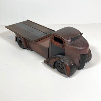 LOT 154: Cool Toy Truck Collection - Jada Toys Tow Truck, 1998 7-Eleven Collectible Toy Wrecker and Wooden Flat Bed Tractor / Trailer