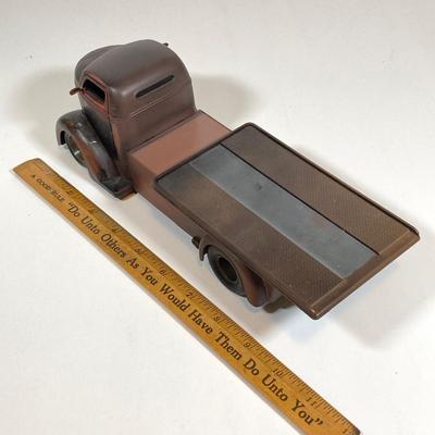 LOT 154: Cool Toy Truck Collection - Jada Toys Tow Truck, 1998 7-Eleven Collectible Toy Wrecker and Wooden Flat Bed Tractor / Trailer