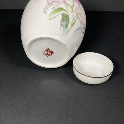 LOT 162: Beautiful Hand Painted and Framed Work of Art by Artist Elma C. Davidson, Mosaic Planter and Japan Ginger Jar