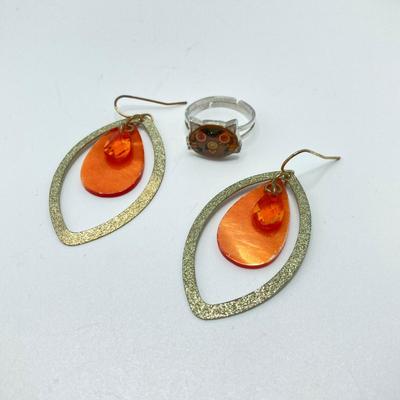 LOT 164: Vintage Jewelry and Ring Holder - Gold Tone Cat Ring Holder, Damascene Pendant, Mood Ring and More