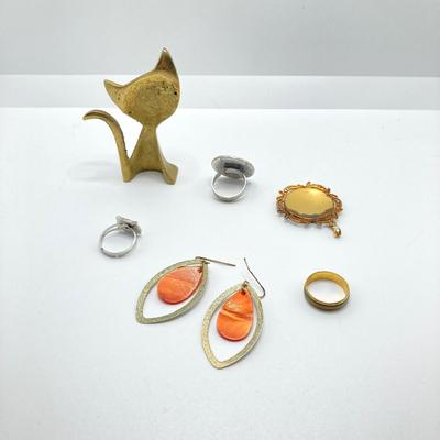 LOT 164: Vintage Jewelry and Ring Holder - Gold Tone Cat Ring Holder, Damascene Pendant, Mood Ring and More