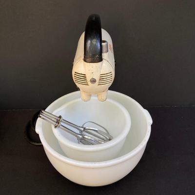 LOT 167: Vintage Sunbeam Mixer, Green Pyrex Mixing Bowl and Wooden Oven Stick