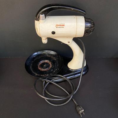 LOT 167: Vintage Sunbeam Mixer, Green Pyrex Mixing Bowl and Wooden Oven Stick