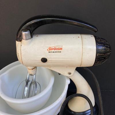 LOT 167: Vintage Sunbeam Mixer, Green Pyrex Mixing Bowl and Wooden Oven Stick