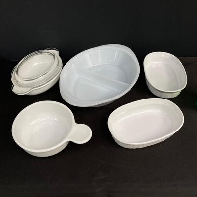 LOT 173: Vintage Bakeware - Corning Ware, Pyrex, Pampered Chef, Glassbake and More