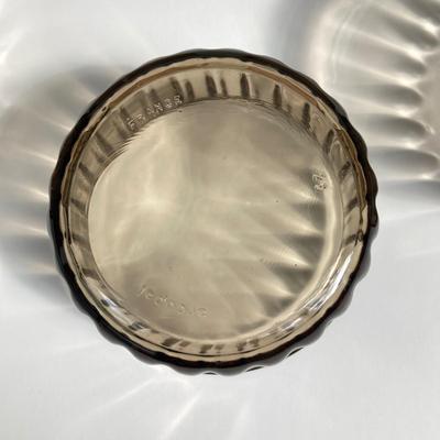 LOT 173: Vintage Bakeware - Corning Ware, Pyrex, Pampered Chef, Glassbake and More