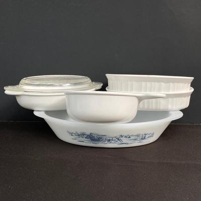 LOT 173: Vintage Bakeware - Corning Ware, Pyrex, Pampered Chef, Glassbake and More