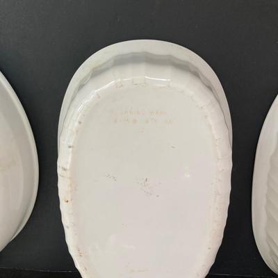 LOT 173: Vintage Bakeware - Corning Ware, Pyrex, Pampered Chef, Glassbake and More