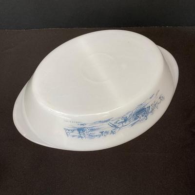 LOT 173: Vintage Bakeware - Corning Ware, Pyrex, Pampered Chef, Glassbake and More