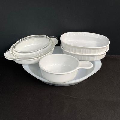 LOT 173: Vintage Bakeware - Corning Ware, Pyrex, Pampered Chef, Glassbake and More