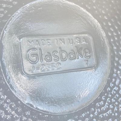 LOT 173: Vintage Bakeware - Corning Ware, Pyrex, Pampered Chef, Glassbake and More