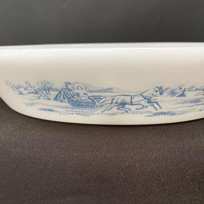 LOT 173: Vintage Bakeware - Corning Ware, Pyrex, Pampered Chef, Glassbake and More
